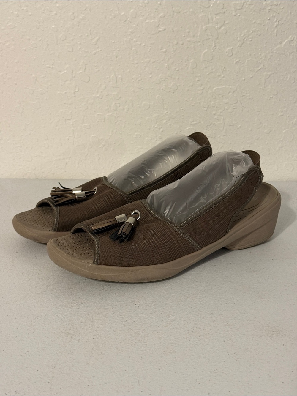Bzees Mirage Washable Slingback Wedge Sandals Beige Tan Shoes Women’s Size 8M
